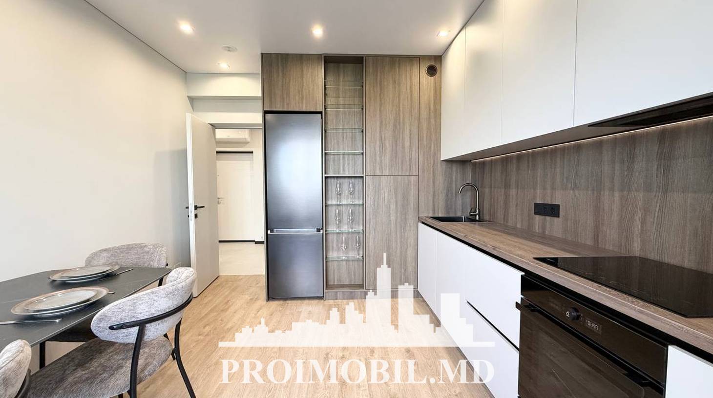 https://images.proimobil.md/NkmDIk6YbkoxSAYUBubmce7tp1BSFUgrbooxLBt5VA0/watermark:0.75:so:0:30:0.39/resize:fill:1460:816:1/gravity:ce/bG9jYWw6Ly8vZXN0YXRlL2xyLzNiMzQyYmE4LWI4YzQtNDdhNS05N2UyLWQ3ODhkOWUwNjc2OS5qcGVn