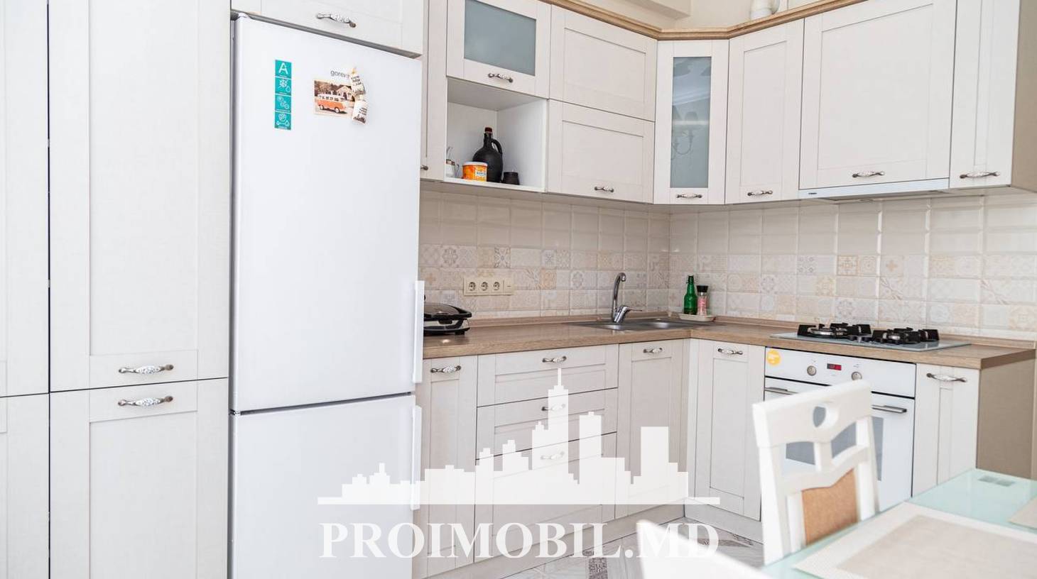 https://images.proimobil.md/NnjvUh__AYDnYI9oF4QXwbNFMhxARKjRwssJS4ZCESU/watermark:0.75:so:0:30:0.39/resize:fill:1460:816:1/gravity:ce/bG9jYWw6Ly8vZXN0YXRlL2xyLzA5ODEwNzA3LTViYmYtNGNmNy1hNjRiLTRkZTdiNDYzNTljZC5qcGVn