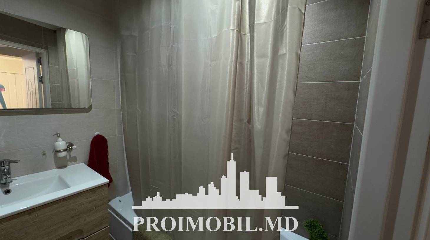 https://images.proimobil.md/NnlnFK80yKRqMdS5x1kYnhbBNj_GW_1pNELCGyG5cZU/watermark:0.75:so:0:30:0.39/resize:fill:1460:816:1/gravity:ce/bG9jYWw6Ly8vZXN0YXRlL2xyL2VhNzhlNWZkLWY4YWItNDg0MS04Y2Q0LTMzYTI2NmQ0MTc5Yy5qcGVn