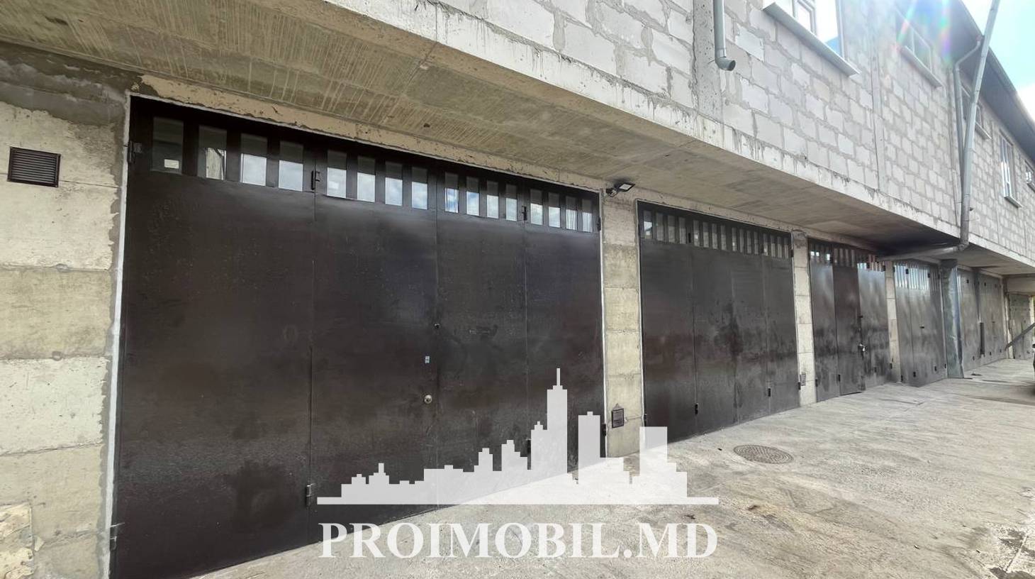 https://images.proimobil.md/Nq1YX5N9dLJAipOXlk21qoI8cwNgnWzodheUw8qg1Mw/watermark:0.75:so:0:30:0.39/resize:fill:1460:816:1/gravity:ce/bG9jYWw6Ly8vZXN0YXRlL2xyL2NiZTBiMWFjLTYyMDQtNDEyZC05NDg3LTg2ZGZjOWFkMzExMy5qcGVn