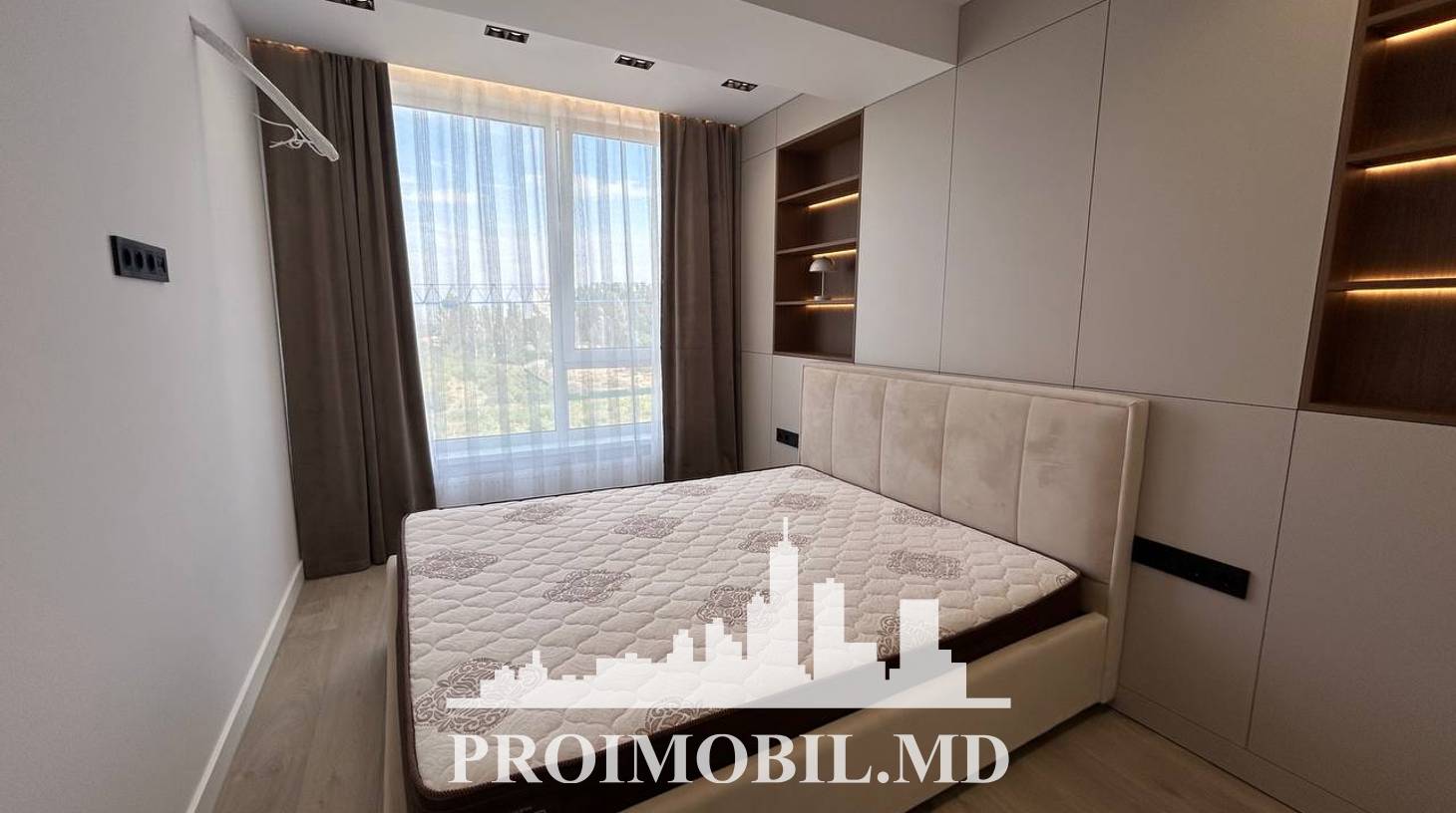 https://images.proimobil.md/Nw8EobqPwrqt2PXIar_RKA7oeG8hEC3UGnd0rJde1EQ/watermark:0.75:so:0:30:0.39/resize:fill:1460:816:1/gravity:ce/bG9jYWw6Ly8vZXN0YXRlL2xyLzY5MGFiMzU4LTQ4ZDUtNDg5Yy05NjFlLTM3OWU2OGFiZjRkZC5qcGVn