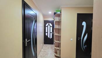 https://images.proimobil.md/NyxoDeoIi5ZI0_-vjYzwLZvn_7qd3lO2CvDWHE389Pg/resize:fill:350:198:1/gravity:ce/bG9jYWw6Ly8vZXN0YXRlL2xyLzM1Njc4MmQ1LTU2MDEtNDdlNC05MGQ5LWEyMDBjYjQ5NjkwZC5qcGVn