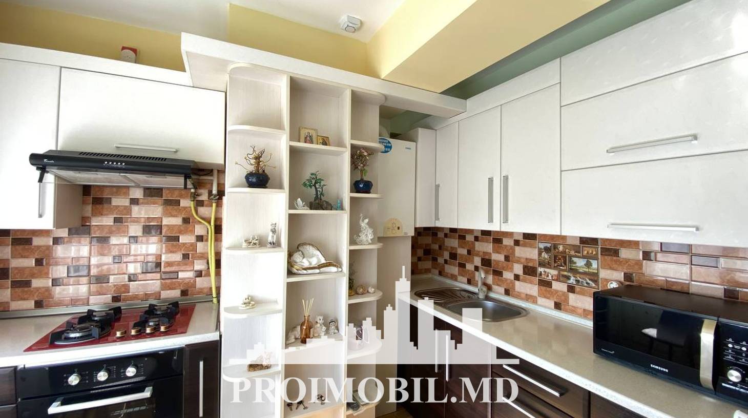 https://images.proimobil.md/O-zrFBYU1y2HcaQqG-5x67XIprCbcal15rkLk0cAuzA/watermark:0.75:so:0:30:0.39/resize:fill:1460:816:1/gravity:ce/bG9jYWw6Ly8vZXN0YXRlL2xyL2YwMThlMzMzLWI4ZmUtNDg2MS1hYjJiLTM2NDhjMTZmZDgwZS5qcGVn
