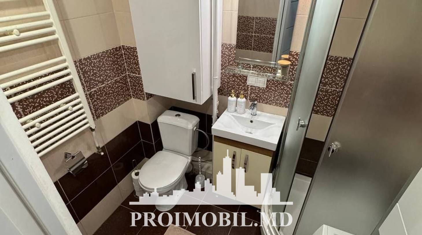https://images.proimobil.md/O0M9ySqiFtW7PYEv38aGPYrEkkuhtw-hEwC8VjQw22c/watermark:0.75:so:0:30:0.39/resize:fill:1460:816:1/gravity:ce/bG9jYWw6Ly8vZXN0YXRlL2xyLzU1NTZiMTFmLWQ2YWMtNDNkYi04ZGNmLTA4YzExZWFkNzcyZC5qcGVn