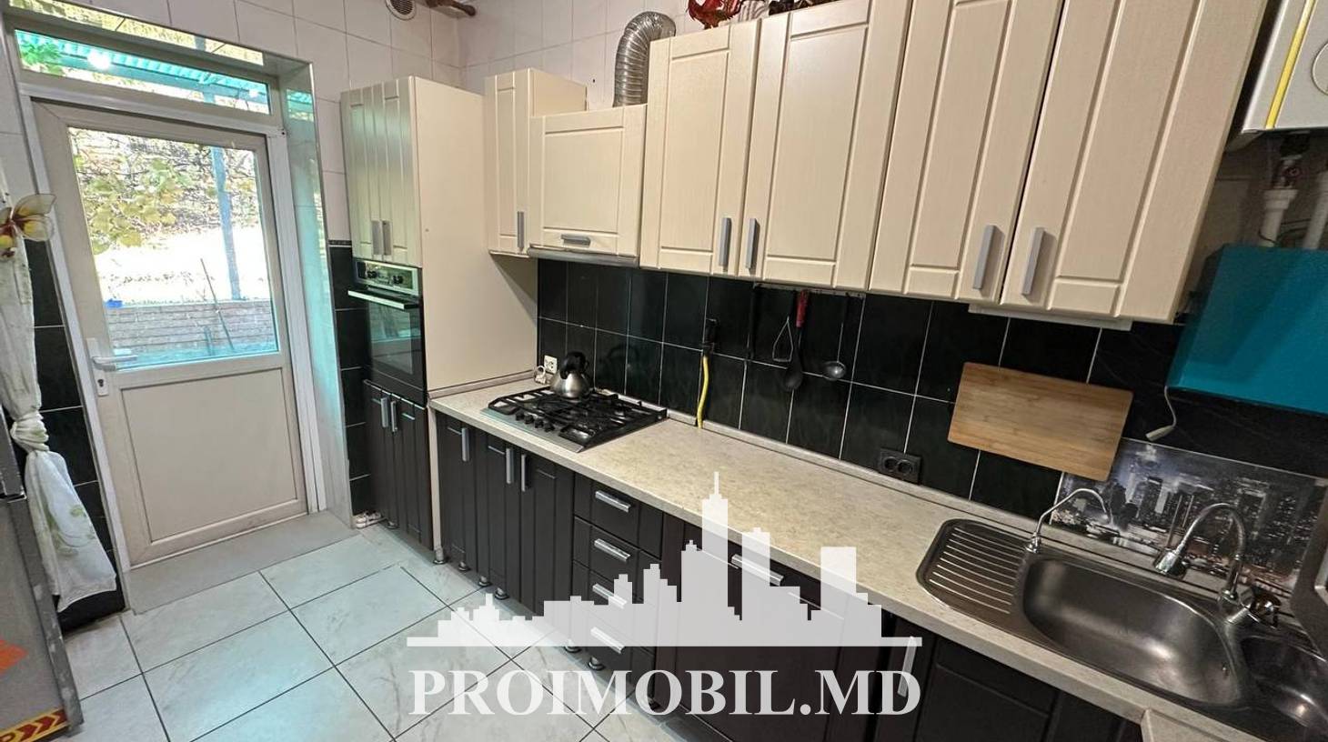 https://images.proimobil.md/O1logSYhUZYYASc_1z6vJk-eXRU0Y2WZ6klEm37Uz2E/watermark:0.75:so:0:30:0.39/resize:fill:1460:816:1/gravity:ce/bG9jYWw6Ly8vZXN0YXRlL2xyL2IyMWY2MjcwLTdiYzctNDUzZS04ZmZiLWFmMGFlOWM2ODFhOC5qcGVn