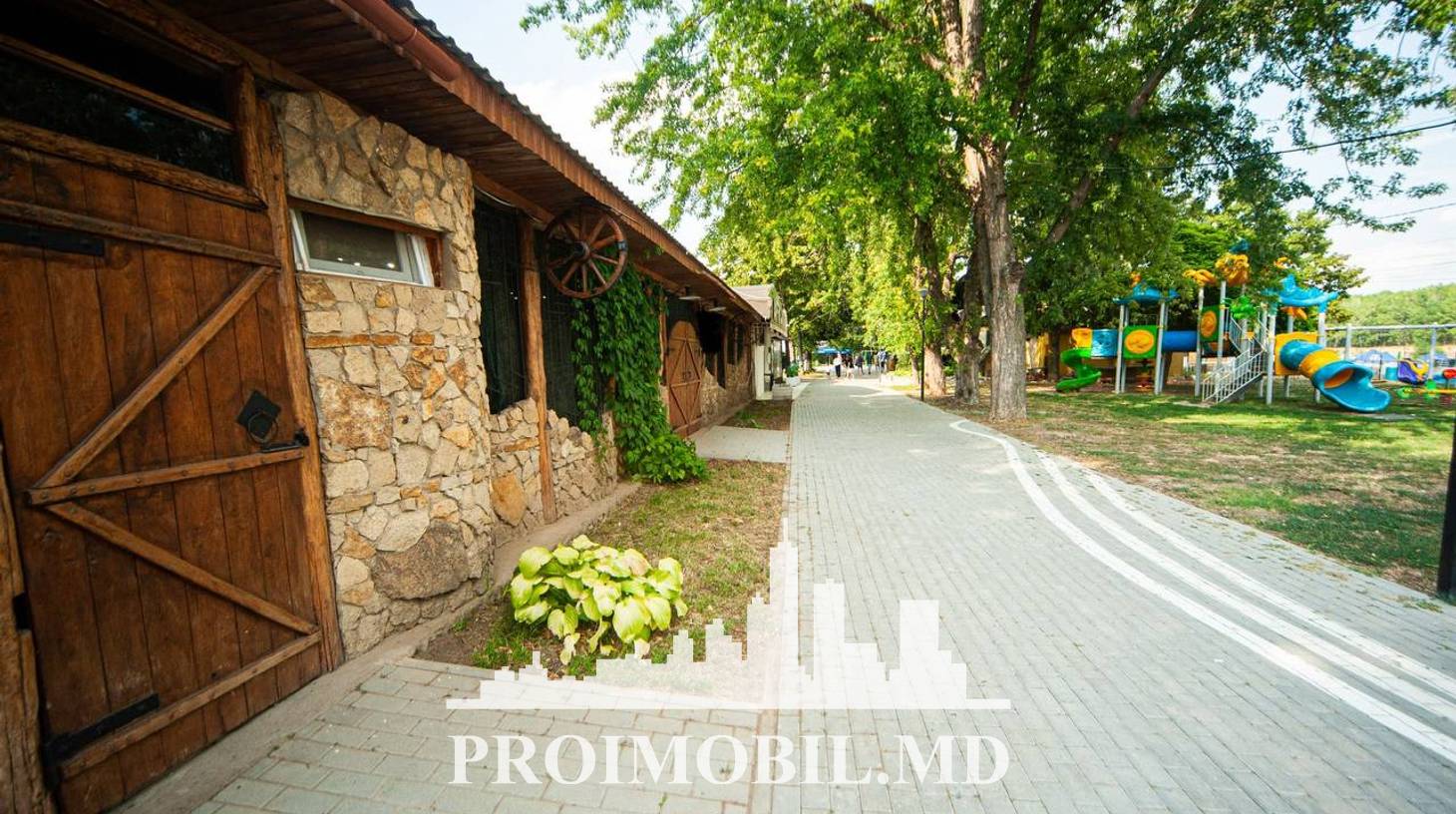 https://images.proimobil.md/O2BVZtct_4xSjmMsLBWnrQjSQeDXig_5omboKgvIung/watermark:0.75:so:0:30:0.39/resize:fill:1460:816:1/gravity:ce/bG9jYWw6Ly8vZXN0YXRlL2xyL2ViOTQyZDg3LWE2ZWYtNGFmYi1hYjlkLWVhNDdkNzdlYmY2NS5qcGVn
