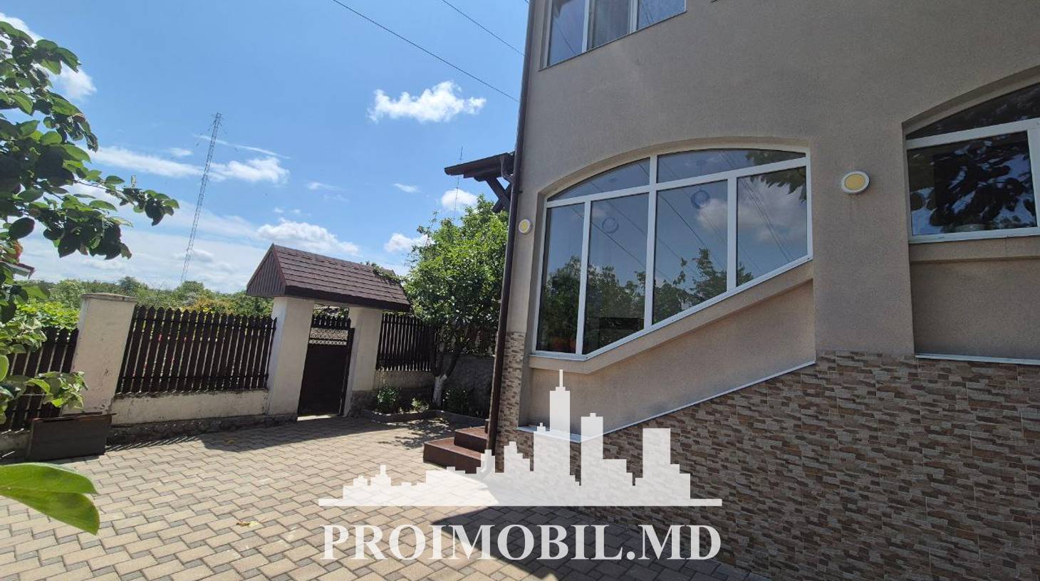 https://images.proimobil.md/O5bz91sB_M7RdTnQgeuGSMXAZ5JJ2203U0k3aUdQgFw/watermark:0.75:so:0:30:0.39/resize:fill:1460:816:1/gravity:ce/bG9jYWw6Ly8vZXN0YXRlL2xyLzU5MzJjZmQxLTBmZjgtNDczMC05MjNmLTBhY2I0NDAzNWRiOS5qcGVn