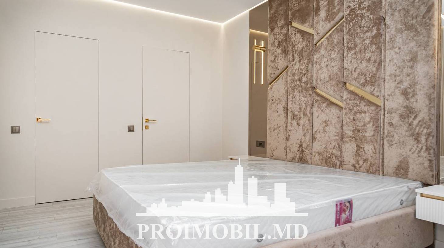 https://images.proimobil.md/O5dGj2l8NLXmFjvc6JqOuDZVe_eknc5VnaHO9-Y-hG0/watermark:0.75:so:0:30:0.39/resize:fill:1460:816:1/gravity:ce/bG9jYWw6Ly8vZXN0YXRlL2xyL2IzZjk2YThiLTY5YWUtNDUyMS05ZGI5LWRhY2VjZmJlODc4My5qcGVn