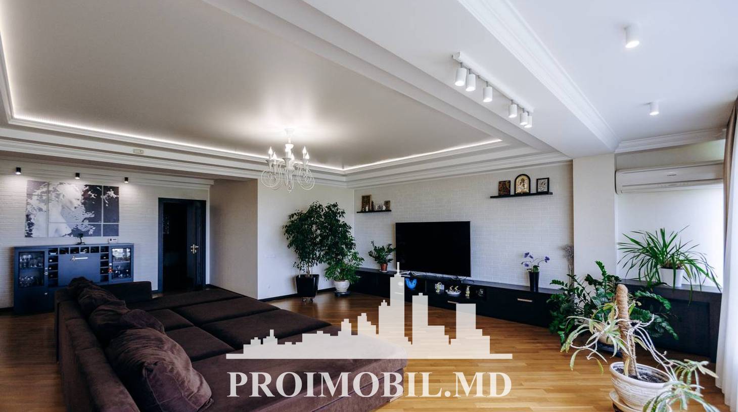 https://images.proimobil.md/O6uZEhjWx3UH_0tB_6iEkI_tQYd_CKmUDj2KnZ8euoc/watermark:0.75:so:0:30:0.39/resize:fill:1460:816:1/gravity:ce/bG9jYWw6Ly8vZXN0YXRlL2xyLzQ3OTI1NGVlLTc3ZjYtNGZiZS1iMDg4LWFmZDQzNzI0Mjk2Ni5qcGVn