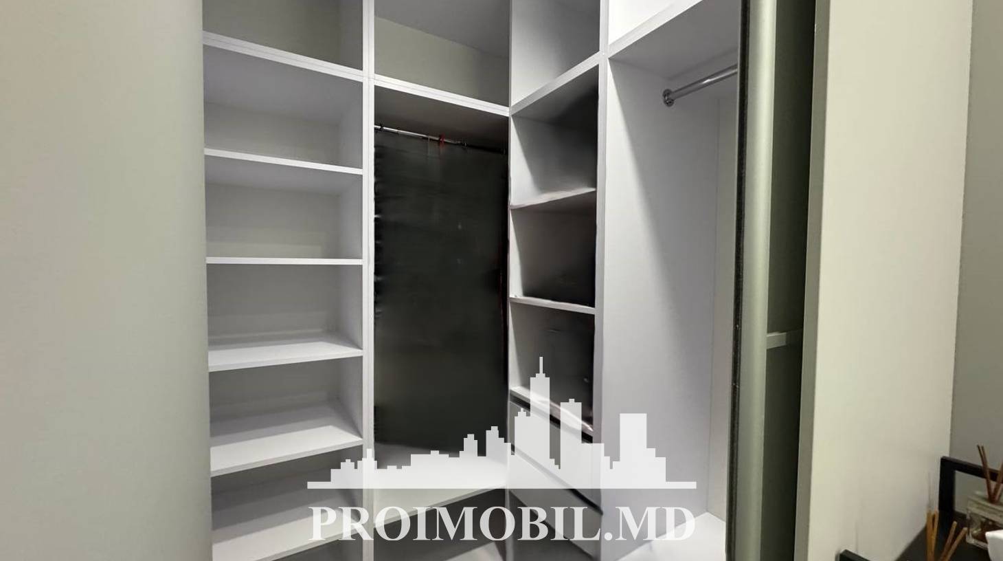 https://images.proimobil.md/O8T2GsNPgYidw1lFc_nd_Ty8w2XKqU_ilIenBouXQF8/watermark:0.75:so:0:30:0.39/resize:fill:1460:816:1/gravity:ce/bG9jYWw6Ly8vZXN0YXRlL2xyLzY0NTg1OWFiLWM3OTctNDM3Yy04ZDY2LTdlZTBhZWY1Njk3Mi5qcGVn
