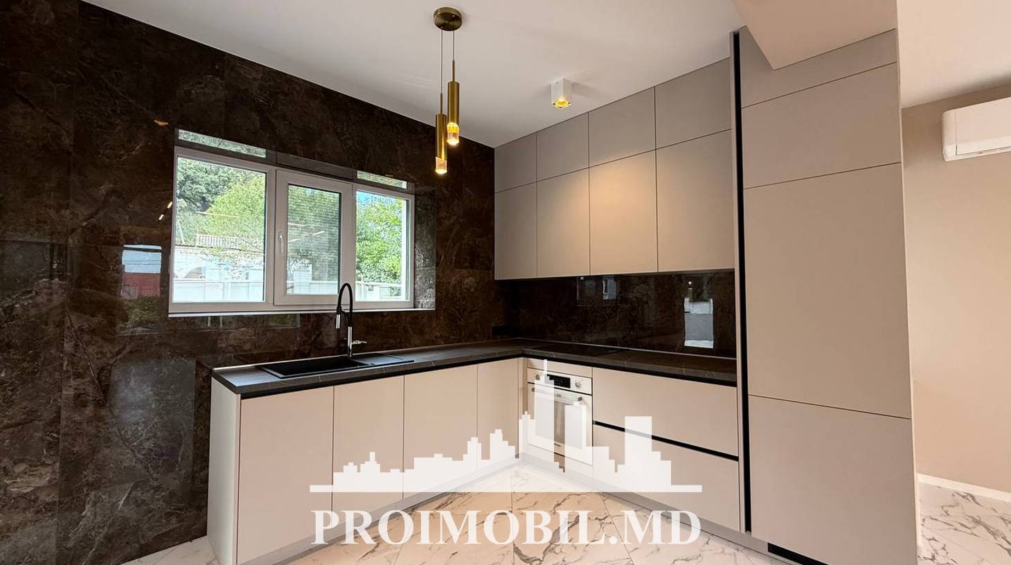 https://images.proimobil.md/OAz8RR7vQCZ4KRGi_nwjipILJ-MaV4fW0KiyhLmsg6E/watermark:0.75:so:0:30:0.39/resize:fill:1460:816:1/gravity:ce/bG9jYWw6Ly8vZXN0YXRlL2xyLzE0OTczMDBmLTBhMWQtNGJlOS05ZTkzLWQzZTQ3MThlY2NmNy5qcGVn