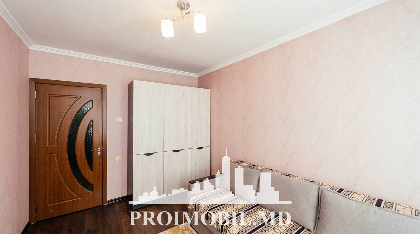 https://images.proimobil.md/OEAabcjcXisl8zCMl9ti56x4cafifpWeknBzUX-u4VE/watermark:0.75:so:0:30:0.39/resize:fill:1460:816:1/gravity:ce/bG9jYWw6Ly8vZXN0YXRlL2xyLzVkZDFhMmNlLTQyODUtNDIwYi1hZGVlLWU3Yzg5MDJhY2U4MC5qcGVn