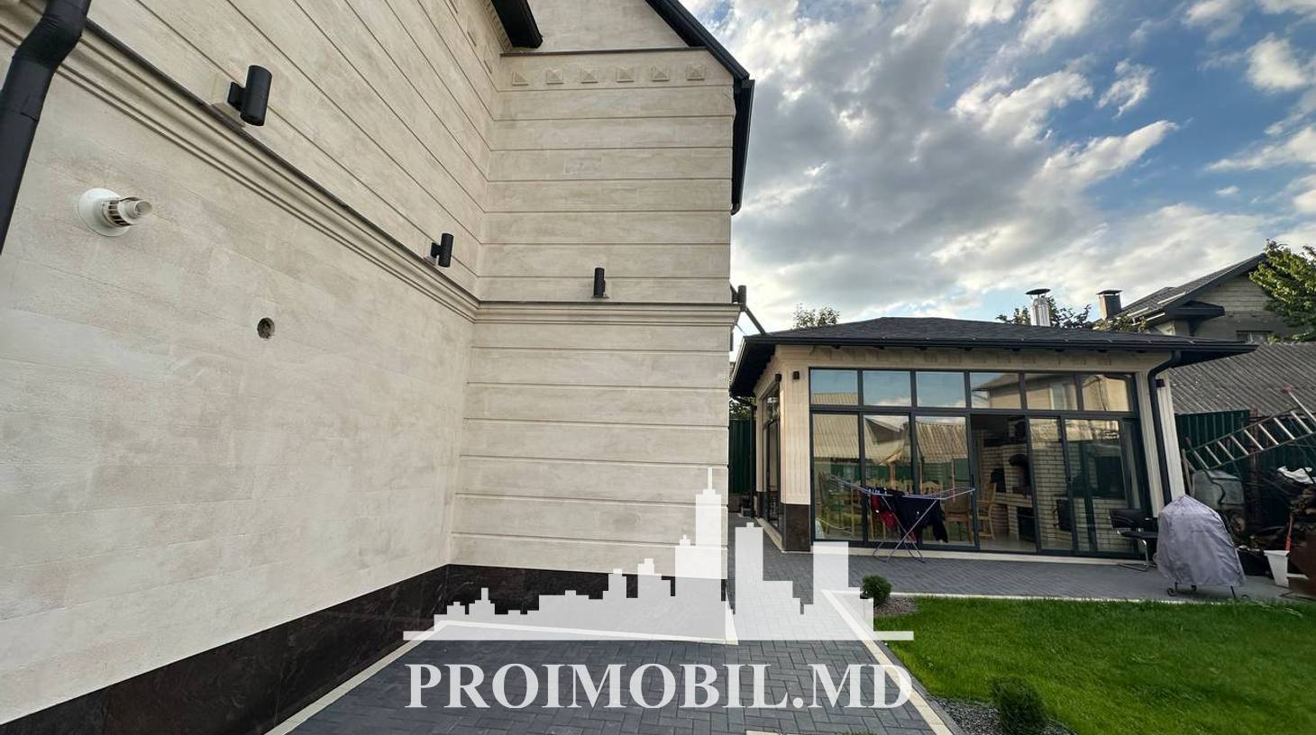 https://images.proimobil.md/OG_OOL3aDAZSU7bak_jxrXczxU9ErXkvNB4Aemb_1zI/watermark:0.75:so:0:30:0.39/resize:fill:1460:816:1/gravity:ce/bG9jYWw6Ly8vZXN0YXRlL2xyLzFjMTc4MjI4LTQxZWQtNDExYi1hMDNkLTEyODhmMTMxYzUwOS5qcGVn