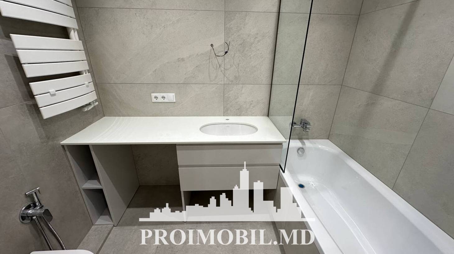 https://images.proimobil.md/OGlpzgKRnIjqlw7bayuYzIHvz36pI8f88CNm0okEuMw/watermark:0.75:so:0:30:0.39/resize:fill:1460:816:1/gravity:ce/bG9jYWw6Ly8vZXN0YXRlL2xyLzVlZGZiYTdjLWU5ZTEtNDcyNS04YzE0LTE1MzlmOGM3ZTU4ZS5qcGVn