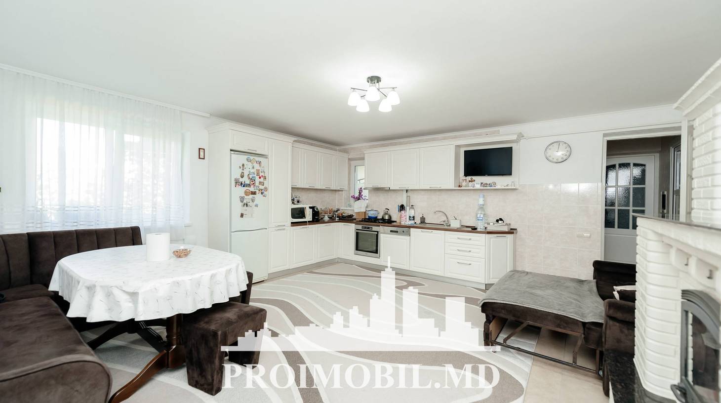 https://images.proimobil.md/OJeQYs_nxgxBrS0kMUU99UXhaUEVahu7FCOjSPOPZ-o/watermark:0.75:so:0:30:0.39/resize:fill:1460:816:1/gravity:ce/bG9jYWw6Ly8vZXN0YXRlL2xyLzEzY2MxY2ZhLTcyYjYtNGI4YS1hMWRhLTMxMTI1MTU0ZDg4YS5qcGVn