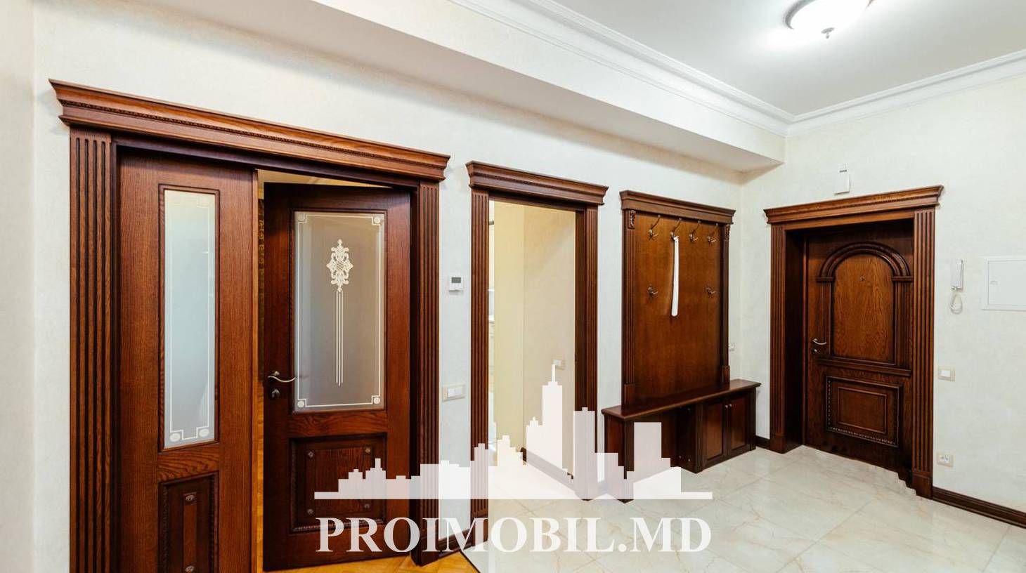 https://images.proimobil.md/OLmEKF6FVQkMReuQ0OohDp-R6IYhmAq7k7YDHLO6pSU/watermark:0.75:so:0:30:0.39/resize:fill:1460:816:1/gravity:ce/bG9jYWw6Ly8vZXN0YXRlL2xyL2ZlZDRjODk2LWZiMzgtNGQzYS04YThmLTdhZjc2YTNjNWU2MC5qcGVn