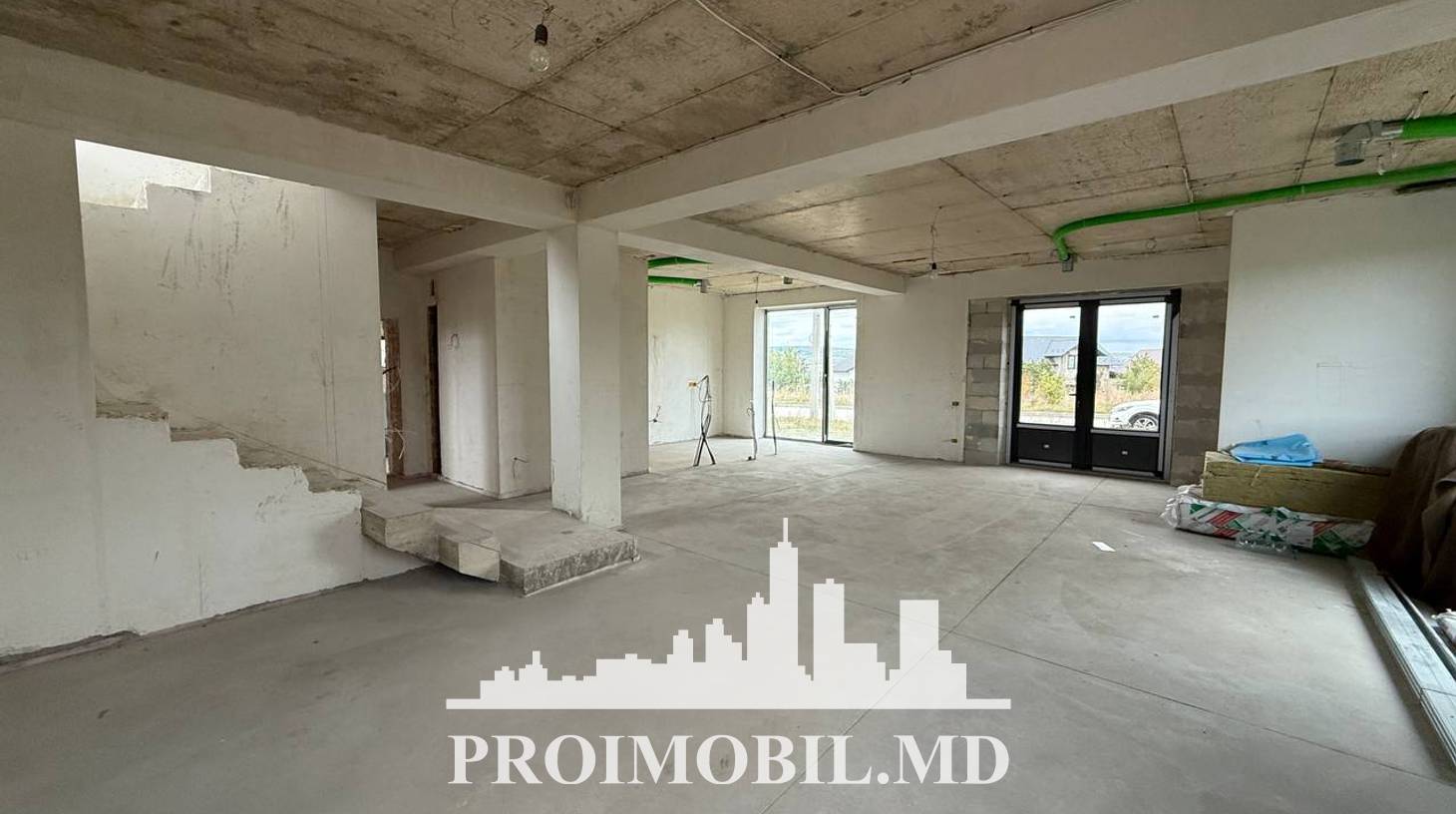 https://images.proimobil.md/OMPFslD_3g_19kEa7NZx8sdy-MuTJSmYzKok1FkB8D0/watermark:0.75:so:0:30:0.39/resize:fill:1460:816:1/gravity:ce/bG9jYWw6Ly8vZXN0YXRlL2xyL2I0NzE4OWZkLTE0YmEtNGM4Ny1iMmRlLWM0MzNmZjdmNTUwOS5qcGVn