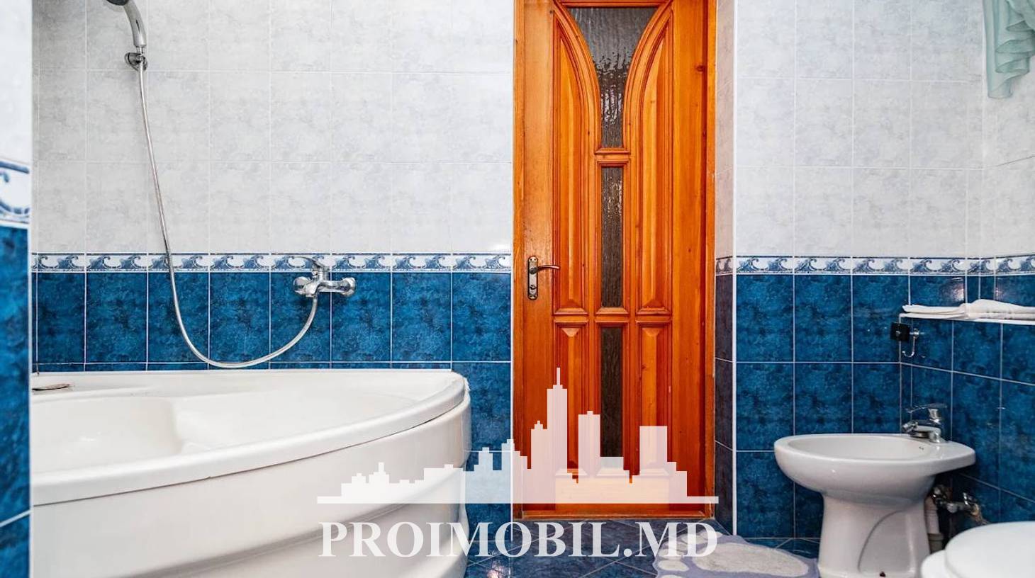 https://images.proimobil.md/ONYUaQSSGRHPLCX5Bc7x9I6eIkkFIxas9cwbTnDtr6E/watermark:0.75:so:0:30:0.39/resize:fill:1460:816:1/gravity:ce/bG9jYWw6Ly8vZXN0YXRlL2xyLzlhNWY3ZmQ5LTc0NzMtNDQ2OC04YzdmLWIzNTliNGY1MzZhYi5qcGVn