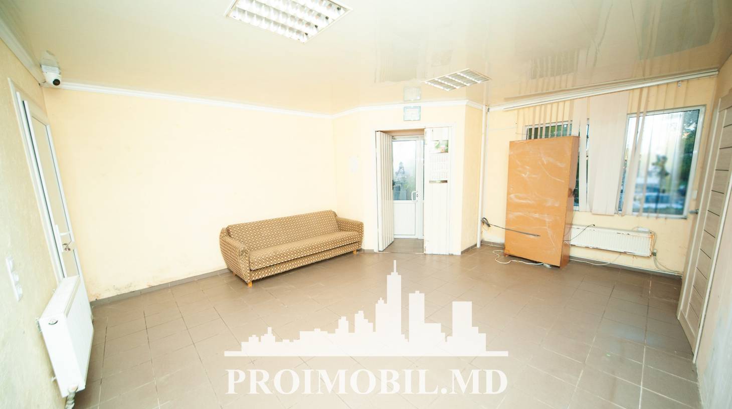 https://images.proimobil.md/OQieDADWZ4h-xxvdPAw8tp91ZNfG45L76CR65ADpm6I/watermark:0.75:so:0:30:0.39/resize:fill:1460:816:1/gravity:ce/bG9jYWw6Ly8vZXN0YXRlL2xyLzhhMWJjMTQ1LTNhZDktNDNlMy1hOGI5LTkzZTVkOGU0NDRlNS5qcGVn