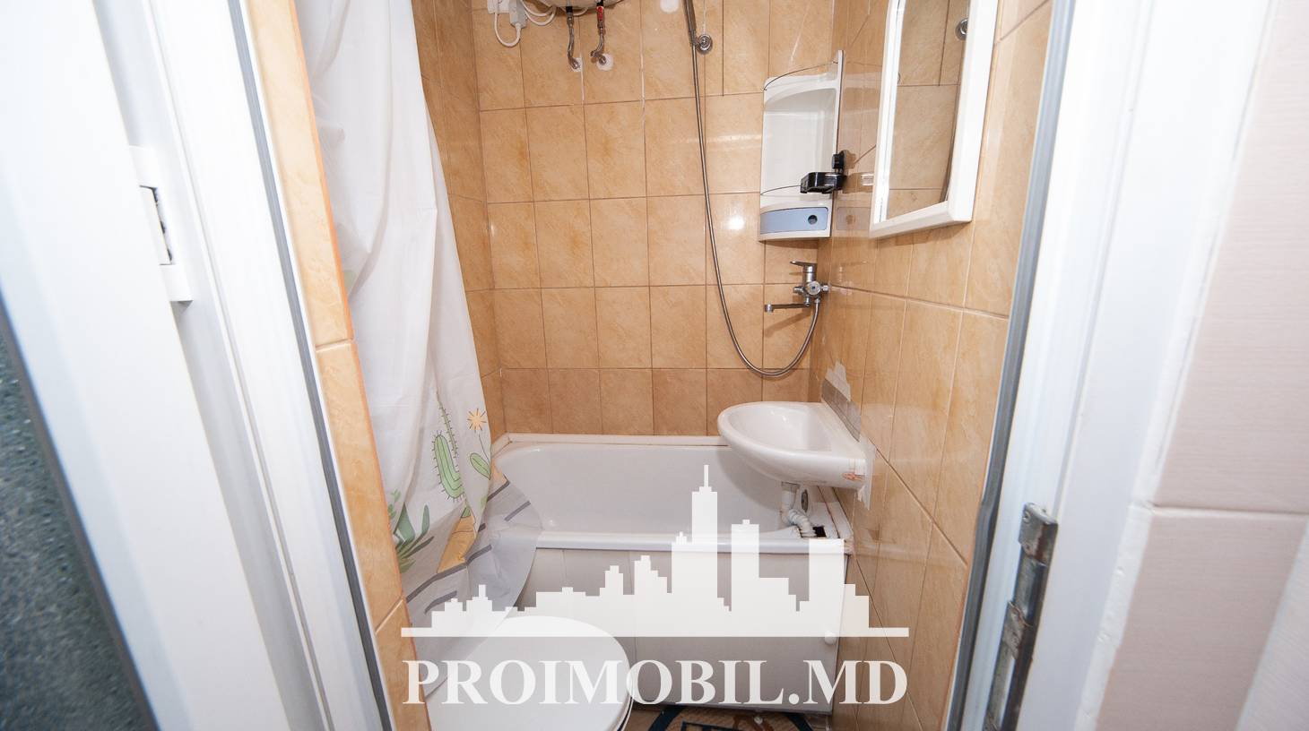 https://images.proimobil.md/OR1FFJXkdBb7QxKI2TBI4NQxXH73Mz_gwlZUGLyNkVA/watermark:0.75:so:0:30:0.39/resize:fill:1460:816:1/gravity:ce/bG9jYWw6Ly8vZXN0YXRlL2xyLzUwZTFjYzViLTUyZTgtNDRjZC05MjI5LWU2OGM2YWQ3NjgzYS5qcGVn