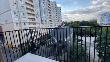https://images.proimobil.md/ORMbeRWnaFMKjkOi86on0Y4laiSdtMK5Vnm11H7IfW0/resize:fill:350:198:1/gravity:ce/bG9jYWw6Ly8vZXN0YXRlL2xyLzY2OTIzZGI3LWYzNzUtNGRhMS05ZDcyLTU2YTYzMzk4MWMzOC5qcGVn