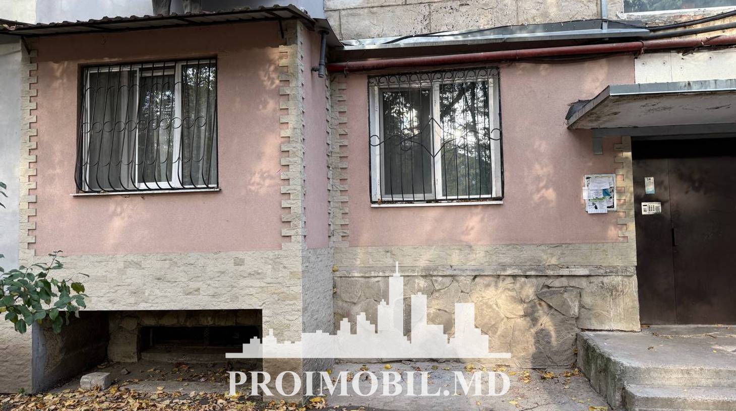 https://images.proimobil.md/OUGj0wQtwU87Pz-72UTnbkCw0RZJN0YX_W6mi3RkHt4/watermark:0.75:so:0:30:0.39/resize:fill:1460:816:1/gravity:ce/bG9jYWw6Ly8vZXN0YXRlL2xyLzc5ZjBlNDlhLTNlNzMtNGFjMy04ZTc3LTM1ZDIzNmZkYmZiMi5qcGVn