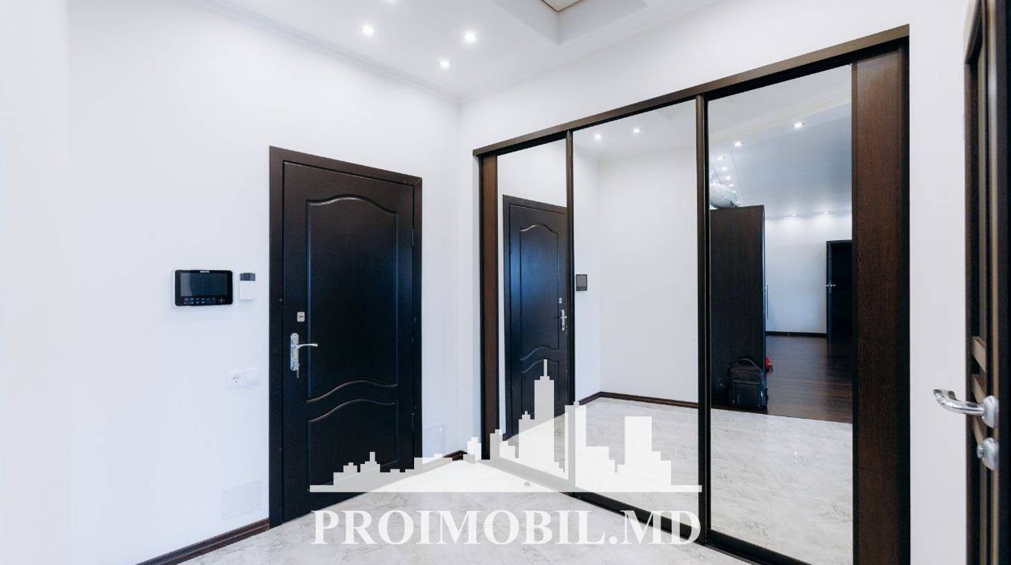 https://images.proimobil.md/OVKwuN2OJt1-NdkNiW-psUB_aWL1RuOMuOOYdsFusAw/watermark:0.75:so:0:30:0.39/resize:fill:1460:816:1/gravity:ce/bG9jYWw6Ly8vZXN0YXRlL2xyLzU4OGM0NGU2LTVjYjQtNGFhMi04Y2FkLWY3Y2QxZjNiZTc4Yy5qcGVn