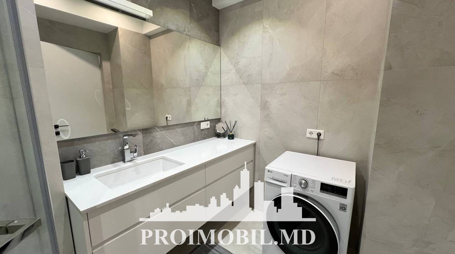 https://images.proimobil.md/OWJJCJvNv9LF0PSuTPm1y5hzc_mTuGfUTfs695yAexA/watermark:0.75:so:0:30:0.39/resize:fill:1460:816:1/gravity:ce/bG9jYWw6Ly8vZXN0YXRlL2xyL2U4YzQ3OTk3LWYzMjUtNDkxOC04MjM2LTczOTcyNmM4YmJjMy5qcGVn