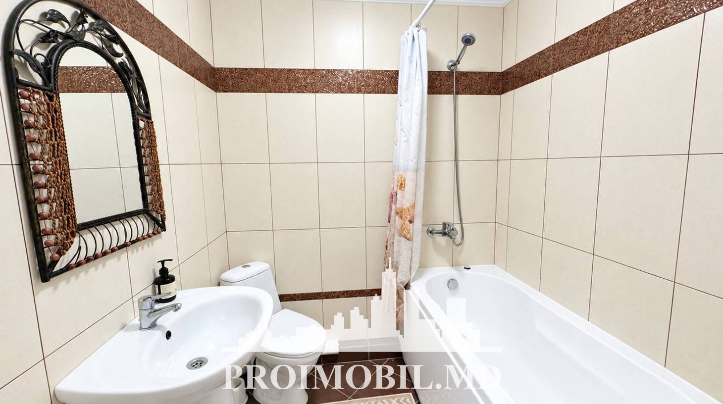 https://images.proimobil.md/OY9kIpA0rsG-0I5-CUZ8q4aEEynSdvRH1IB0BhZvoT0/watermark:0.75:so:0:30:0.39/resize:fill:1460:816:1/gravity:ce/bG9jYWw6Ly8vZXN0YXRlL2xyL2VmMWVhYzhiLThiMTEtNDM1OS04ZmYxLTA4Mjc2ZDJlNjMzOC5qcGVn