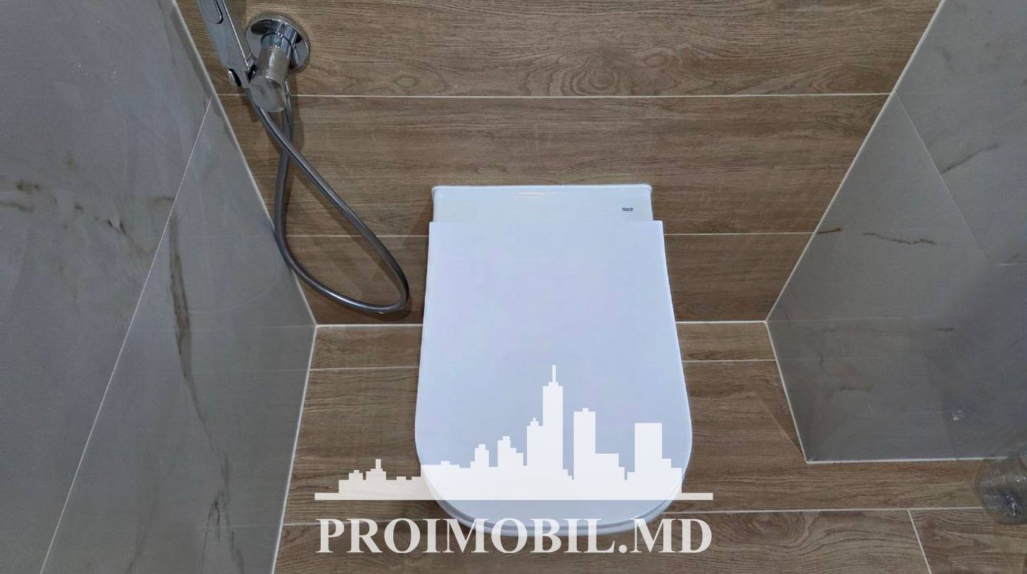 https://images.proimobil.md/OZ3fl5DmNNrRDaF1cn5r5DP3T45ZA3iSnFSu7xkc-i8/watermark:0.75:so:0:30:0.39/resize:fill:1460:816:1/gravity:ce/bG9jYWw6Ly8vZXN0YXRlL2xyL2NkY2NlYjc5LWRiZGYtNDI3NC1iMmMwLWE5MDM0NmFjNGZiNC5qcGVn