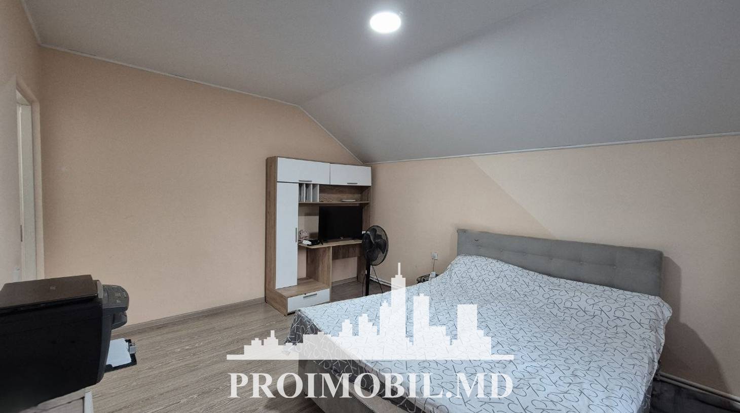 https://images.proimobil.md/OaliurQ4zs8y1fHGw5vWROOE9kbtGVGa_eCuX69-mJ0/watermark:0.75:so:0:30:0.39/resize:fill:1460:816:1/gravity:ce/bG9jYWw6Ly8vZXN0YXRlL2xyLzA2Y2ZhOTBkLWExNTYtNDE4Yi04NTcwLTE5ZWI5YjI2NzJkMy5qcGVn