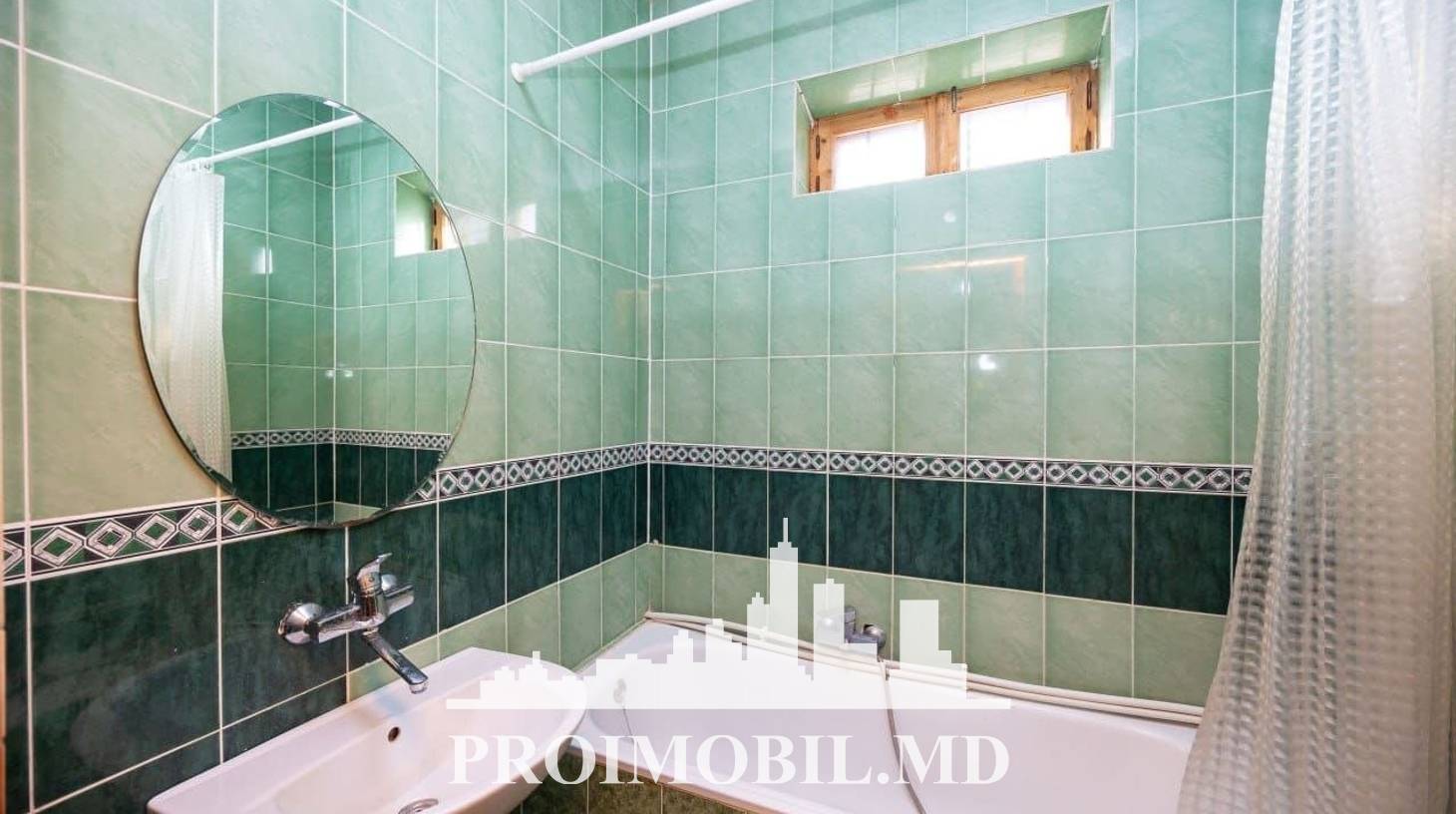 https://images.proimobil.md/Ob1A2BsehNrXVAkHYKAMHwU3pMkLviAMz29THKLaTpk/watermark:0.75:so:0:30:0.39/resize:fill:1460:816:1/gravity:ce/bG9jYWw6Ly8vZXN0YXRlL2xyL2QwZDY2ODUxLTgyYzAtNDRlMC04ODcwLWNlMmQxYmE1NWI5My5qcGVn