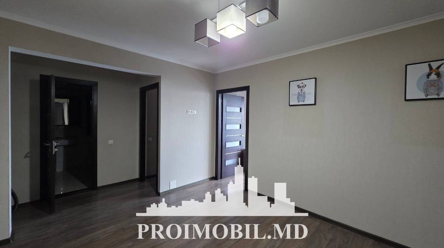 https://images.proimobil.md/Oe70VVUIZEuKGUvO0ve7pmocwi9979WmW-U6yDm34_M/watermark:0.75:so:0:30:0.39/resize:fill:1460:816:1/gravity:ce/bG9jYWw6Ly8vZXN0YXRlL2xyLzQzMzIyNDIzLTEwMjItNGJmMS04MjBkLTZlMmRiOGJkOTJhYi5qcGVn