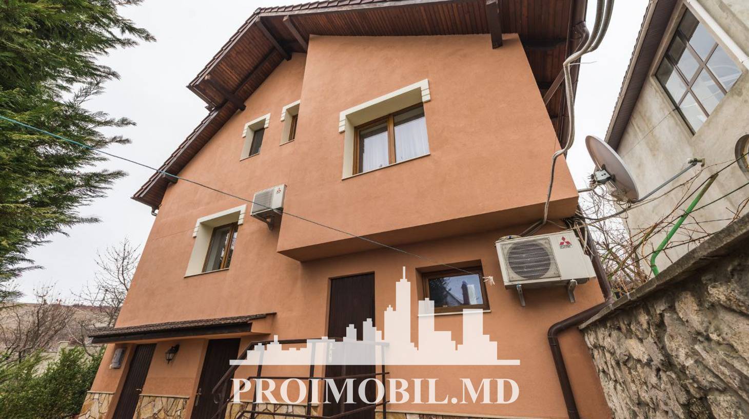 https://images.proimobil.md/OgEKavz28c-8HV_ij5uFQlLDequw1BwJvWwLhkFpHcc/watermark:0.75:so:0:30:0.39/resize:fill:1460:816:1/gravity:ce/bG9jYWw6Ly8vZXN0YXRlL2xyL2Y1YWYwMjUxLWZkMzgtNDM1ZS04Y2U3LWY0YWVjMTQ5MWUwMC5qcGVn