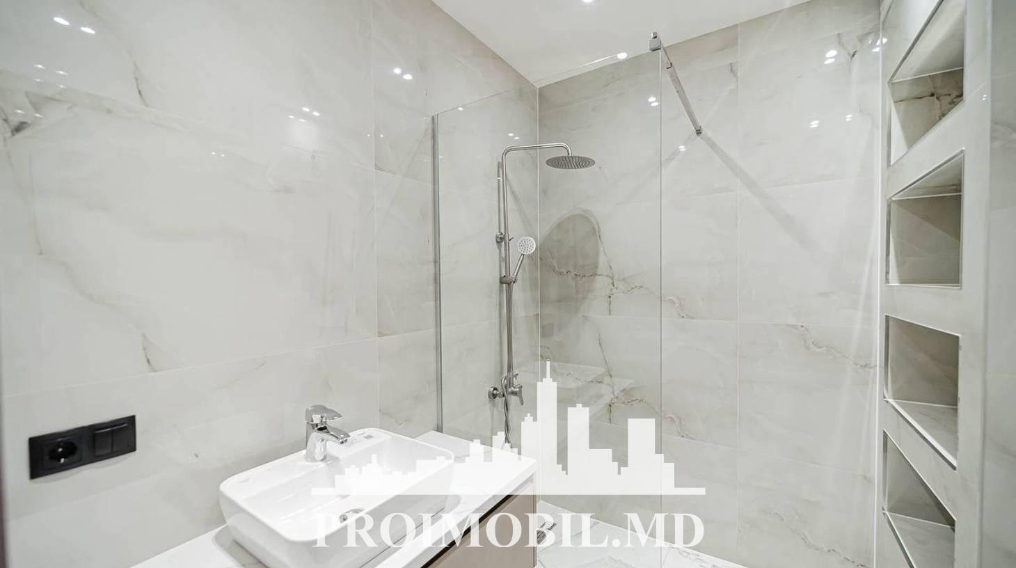 https://images.proimobil.md/OlRAeXa701UeuBAkbzNKngYz4GmvNwUcxlIBwvCbLPE/watermark:0.75:so:0:30:0.39/resize:fill:1460:816:1/gravity:ce/bG9jYWw6Ly8vZXN0YXRlL2xyLzc2ZTdiNjMzLWU1MTktNDdmOS05NjcyLTJhYjExMjIzNGVkZi5qcGVn