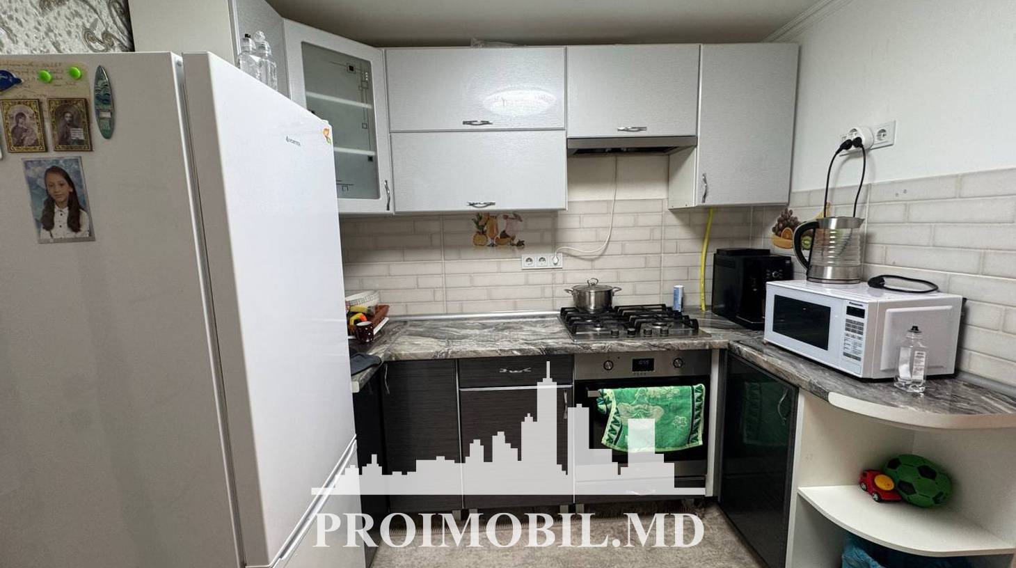 https://images.proimobil.md/OmQyji3iJ8KAgAOhG2CoD0PaL6figx62IXB5k6RnRL8/watermark:0.75:so:0:30:0.39/resize:fill:1460:816:1/gravity:ce/bG9jYWw6Ly8vZXN0YXRlL2xyLzQ0Mzg0OTEzLWE4OGQtNDIzZi04ZGQ5LWZmMGVhYzk3ZjkyZS5qcGVn