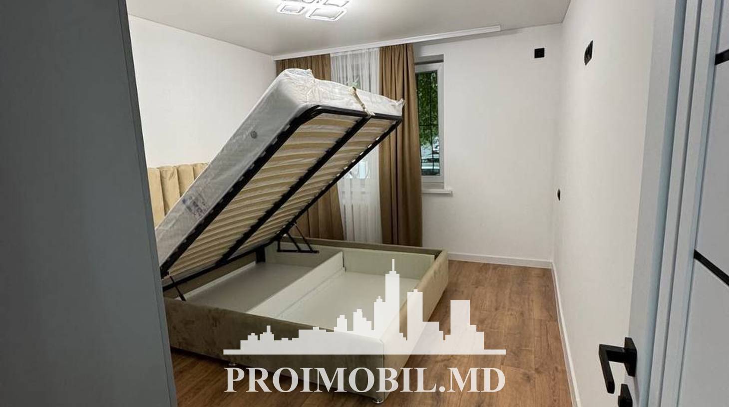 https://images.proimobil.md/OndqBiUxEQ5W1Z2LZ0aUKaqbT5GmUR1t9cOddirTSrA/watermark:0.75:so:0:30:0.39/resize:fill:1460:816:1/gravity:ce/bG9jYWw6Ly8vZXN0YXRlL2xyLzhhNjI1MzQzLTYwNTgtNDU3MS1iYjY2LWZmYzUxMWU4NmJmNy5qcGVn