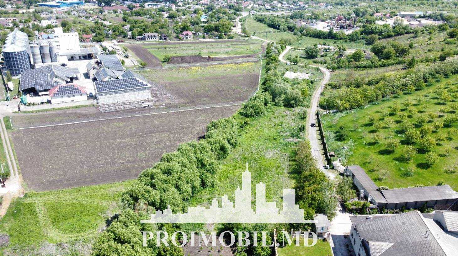 https://images.proimobil.md/OpPigWpJNX8De2Zcem-pouEj7dEAi3klU0gfFmkC36g/watermark:0.75:so:0:30:0.39/resize:fill:1460:816:1/gravity:ce/bG9jYWw6Ly8vZXN0YXRlL2xyLzFkMWYyNDk2LTI4MGMtNDA5Yy1iMGUzLTlhZDEyNDI3YWEyOC5qcGVn