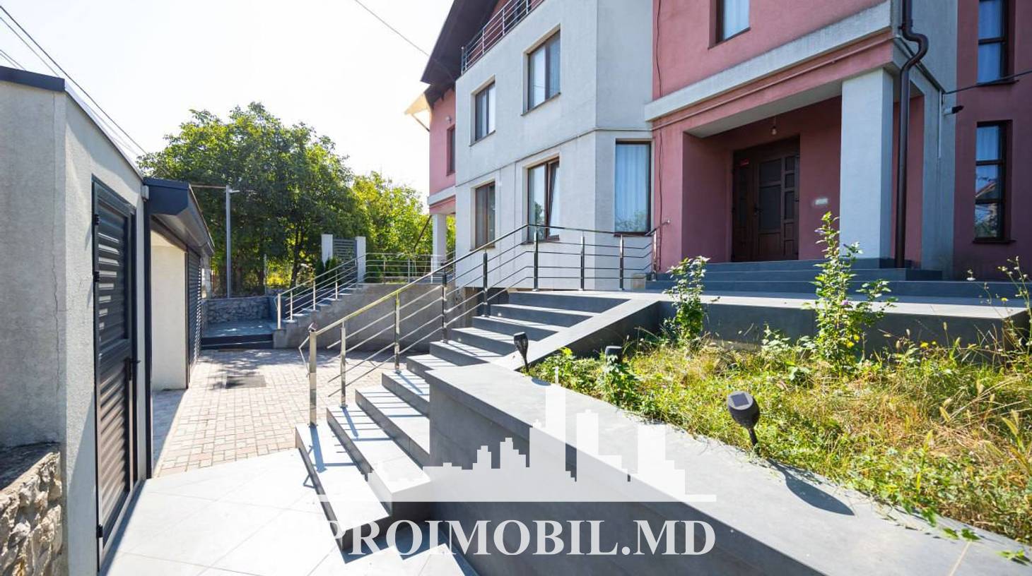 https://images.proimobil.md/Oq1JvUMzQ5SNUz6pL3Mx-z4ZtFcvcJTq4lciM3kFlMQ/watermark:0.75:so:0:30:0.39/resize:fill:1460:816:1/gravity:ce/bG9jYWw6Ly8vZXN0YXRlL2xyL2Y5MzAwZjdkLTM0NWYtNDMzMy1iMDJmLTNjODA5MDJiZjEzMS5qcGVn