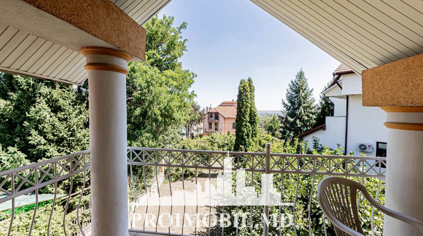 https://images.proimobil.md/OsEwgFRP7ldYBRKcmwka4_E55cdQArF_T6fb4Yq_H7g/watermark:0.75:so:0:30:0.39/resize:fill:1460:816:1/gravity:ce/bG9jYWw6Ly8vZXN0YXRlL2xyLzRjZmVlNTQ3LTlhYzEtNGNkOC1hMGJjLWRiZDgyZjIzOWE0My5qcGVn