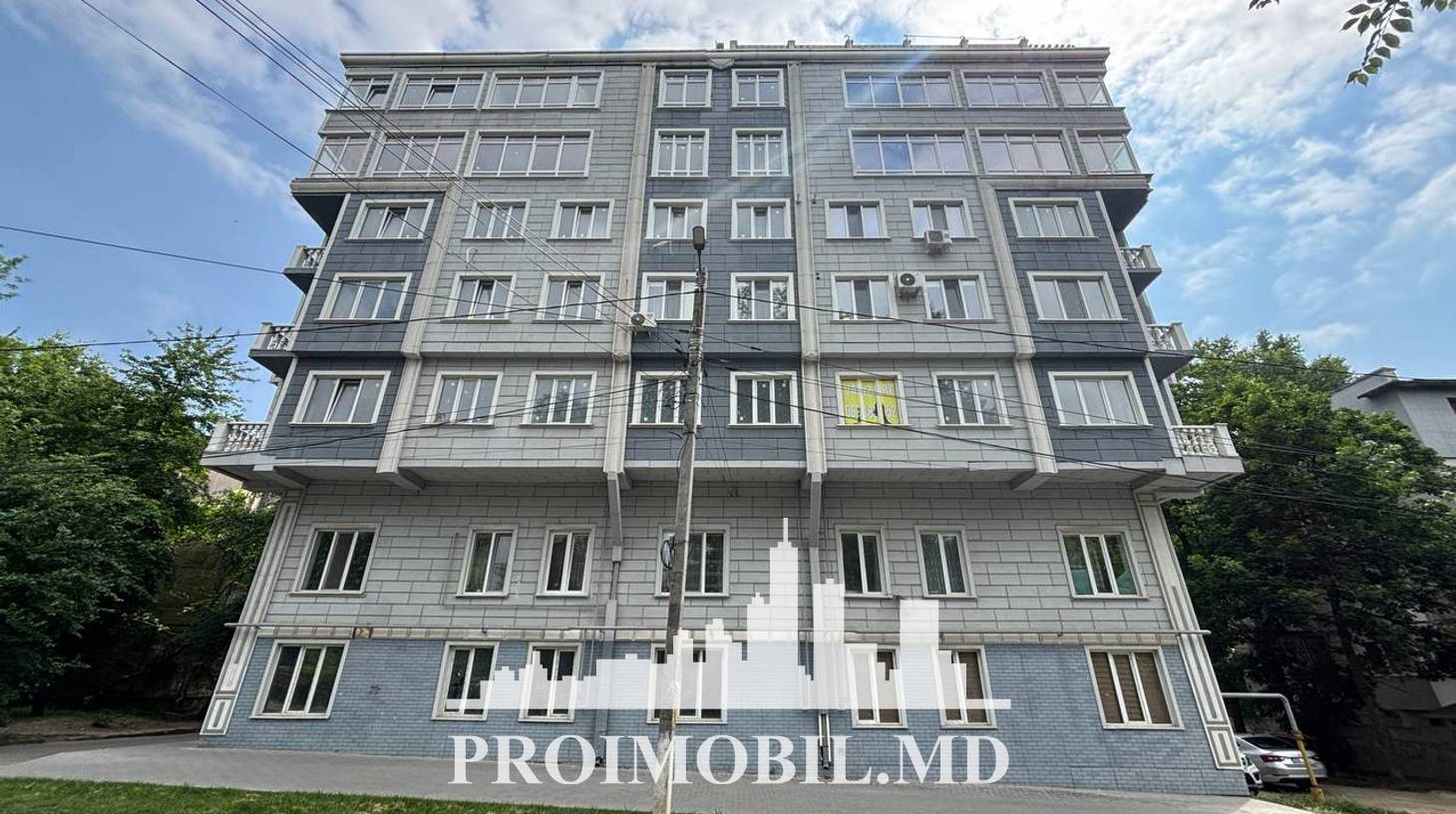https://images.proimobil.md/OsjwA8uc2JB4oKrdp8z-SvjeZpOfpmJwdC7V0qxOnL8/watermark:0.75:so:0:30:0.39/resize:fill:1460:816:1/gravity:ce/bG9jYWw6Ly8vZXN0YXRlL2xyLzIzZGUwZGJjLTY5NjUtNDYxMi1iNDE5LTIxNDBhZmE0ZGRhNC5qcGVn