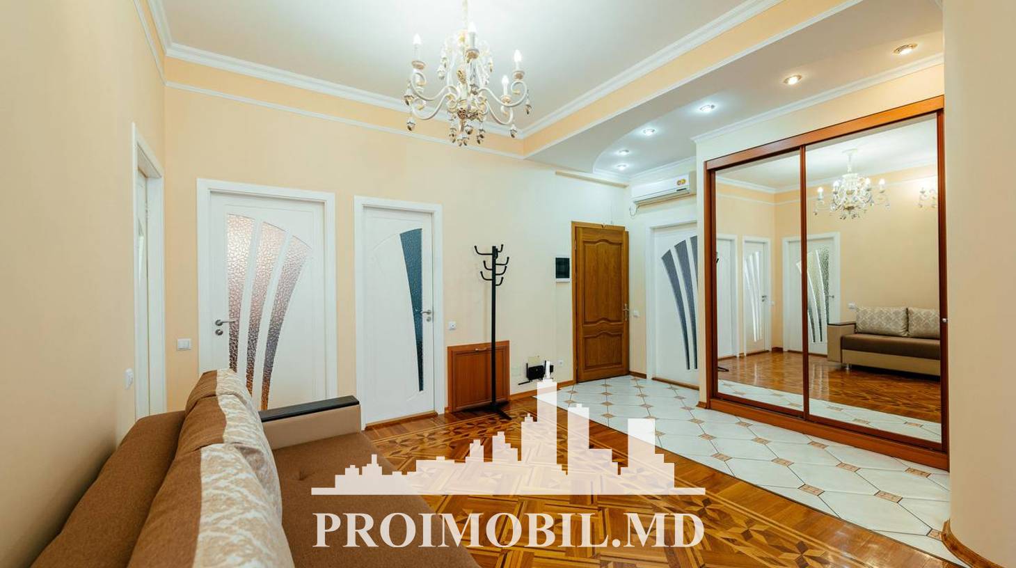 https://images.proimobil.md/OydXmfjpQbmS83RYqUFXDEhEDfeBrzAolpjq7GuiMOA/watermark:0.75:so:0:30:0.39/resize:fill:1460:816:1/gravity:ce/bG9jYWw6Ly8vZXN0YXRlL2xyL2U0Y2Y3OGQzLWMxMjEtNDgwYS1hZGMxLTk1NDYwOTc1ZjQxNS5qcGVn