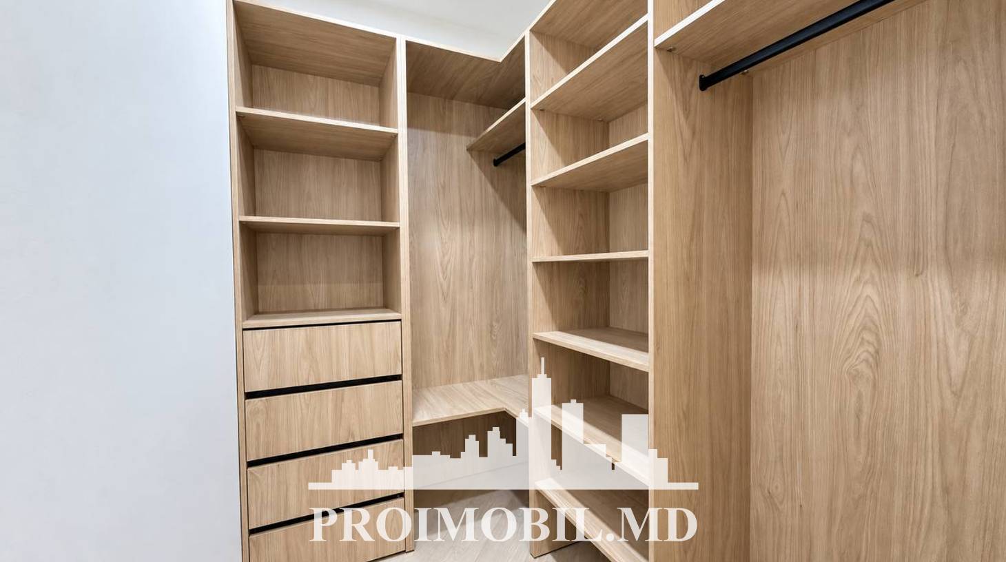https://images.proimobil.md/P25lLJsZYIctDb0B5dfNnPvOCXZHLPScQt1HKIAflXg/watermark:0.75:so:0:30:0.39/resize:fill:1460:816:1/gravity:ce/bG9jYWw6Ly8vZXN0YXRlL2xyLzBkY2Y5NzgwLThhN2QtNDFkZi1iNGVlLTk2NWY0YWU1MWJkYi5qcGVn
