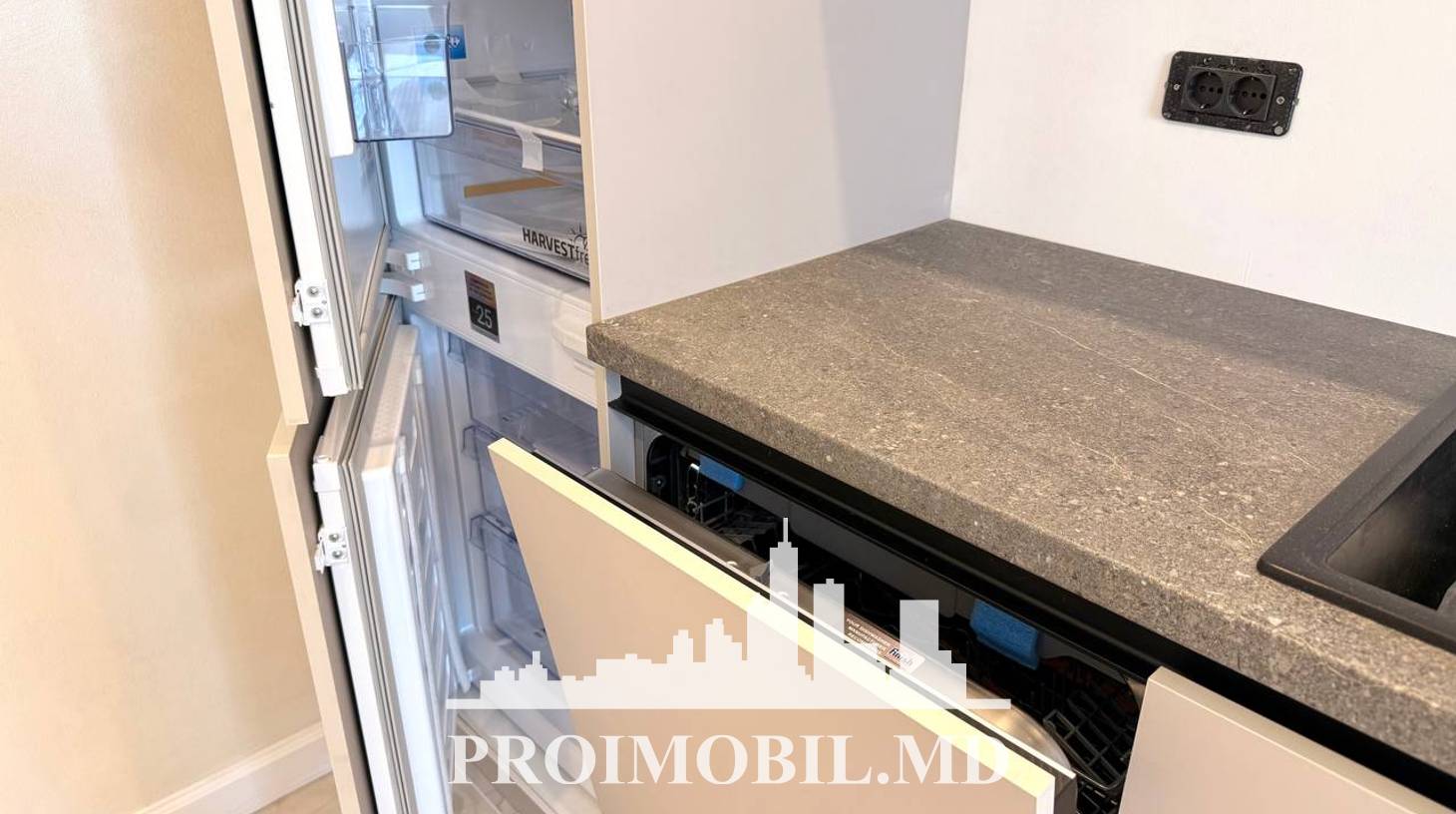 https://images.proimobil.md/P43VuPWdEpNNpOxG2UumlhWNGBA6Bg6SbHm2vQ_rVJc/watermark:0.75:so:0:30:0.39/resize:fill:1460:816:1/gravity:ce/bG9jYWw6Ly8vZXN0YXRlL2xyLzE3NjBiNjYwLTU3YTctNDdiYS1hZjhjLTc2ZWM4NGZiOWE4Ni5qcGVn