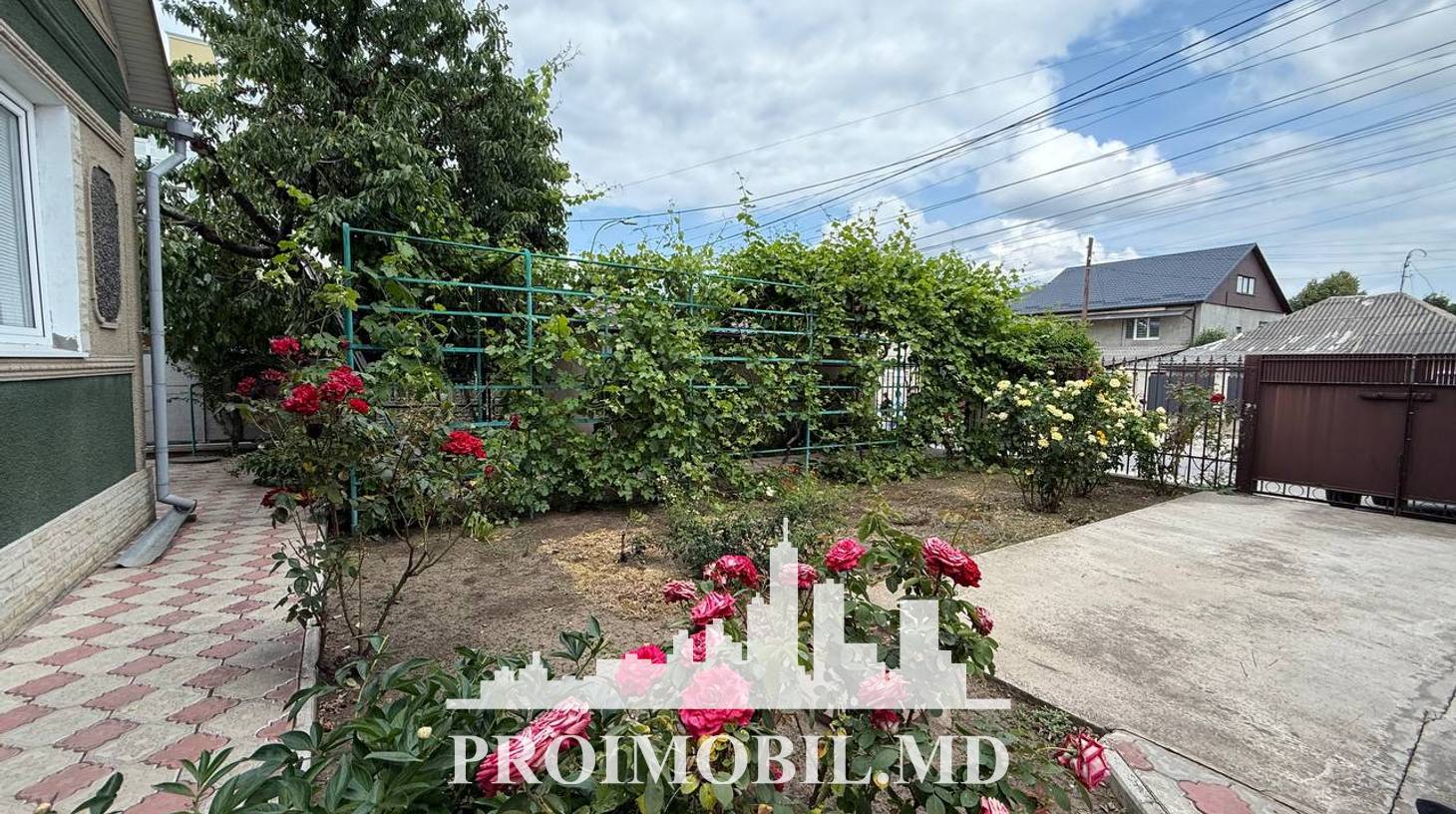 https://images.proimobil.md/P4laDDwFet0G67LXHmsoPmJovjHmKhGVcwWNiR6TrbU/watermark:0.75:so:0:30:0.39/resize:fill:1460:816:1/gravity:ce/bG9jYWw6Ly8vZXN0YXRlL2xyLzY1MTI4MGQ2LTliOTQtNGE1NC1hYTg0LWM0MzFiZWU5MGJhMy5qcGVn