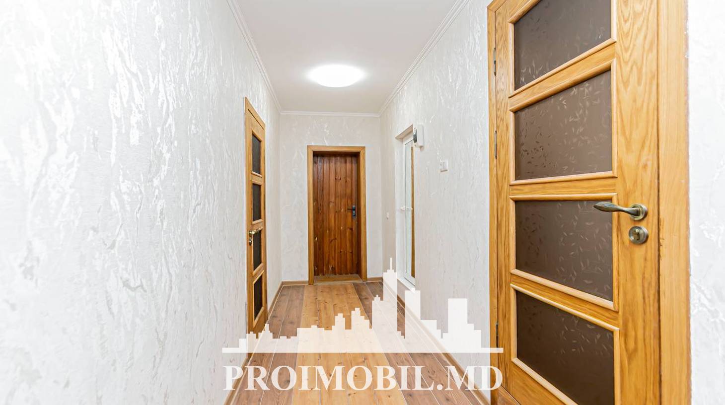 https://images.proimobil.md/P4v2Pk20zBuLI_9hPa8wJXN5qk9xGgMuvirD0Kbv8to/watermark:0.75:so:0:30:0.39/resize:fill:1460:816:1/gravity:ce/bG9jYWw6Ly8vZXN0YXRlL2xyLzJhZWU4NTcxLTliNGItNDA2Yi1iYWUxLTk1ZjYyNzVlNWM2MS5qcGVn