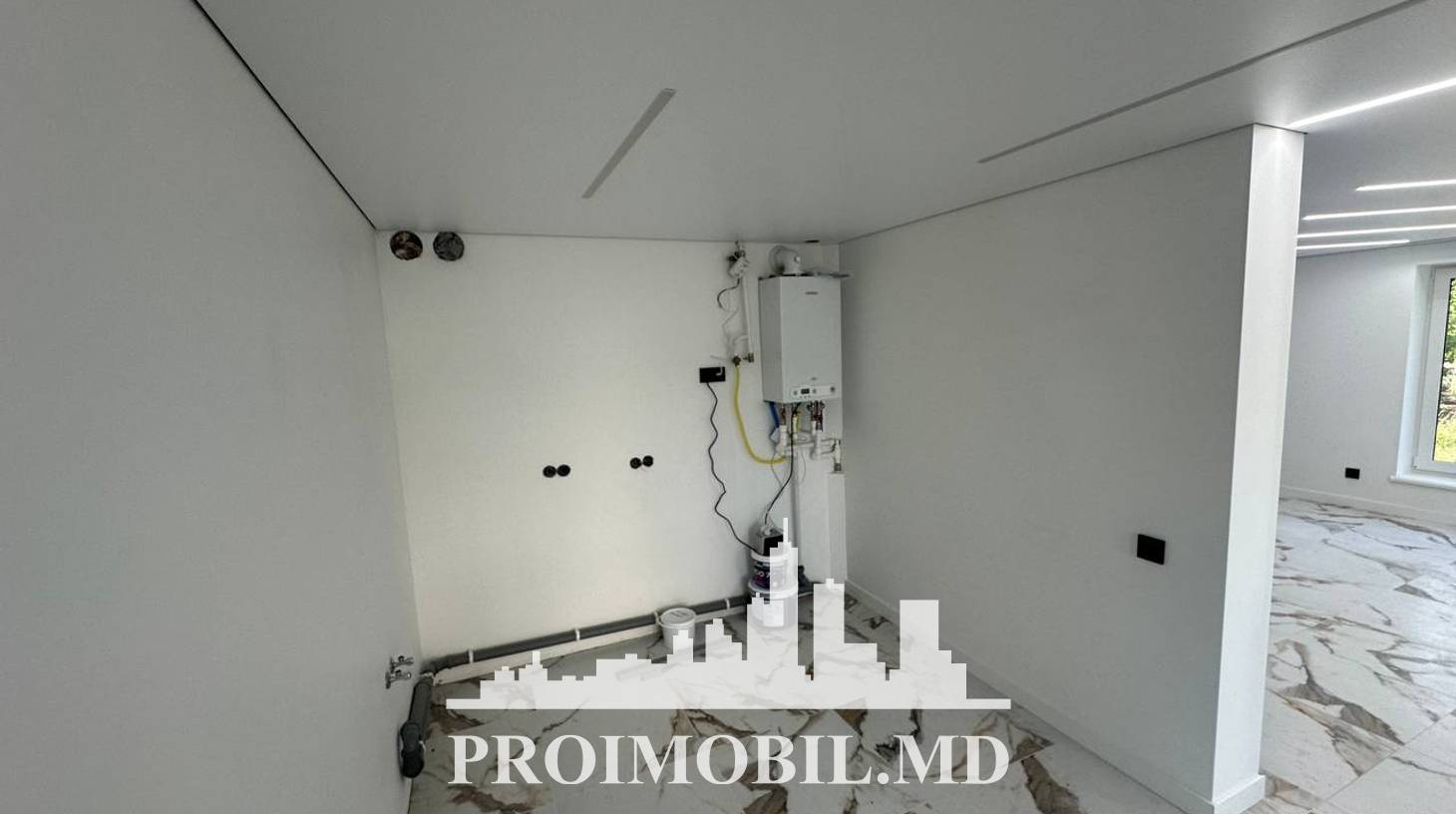 https://images.proimobil.md/PAws4HV-By2mDnrCWRsbLxoUojNruq32E6k-JUAztR8/watermark:0.75:so:0:30:0.39/resize:fill:1460:816:1/gravity:ce/bG9jYWw6Ly8vZXN0YXRlL2xyLzUyZTEyMjg1LWFhOTMtNGRmMC05NTlkLWRmZDY5YTBkMmI5NS5qcGVn
