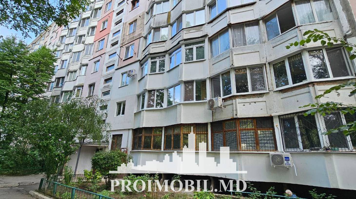 https://images.proimobil.md/PCfZc87heMVuPFlJgZ78L2XE_726DF8QT4vNDzwqx-A/watermark:0.75:so:0:30:0.39/resize:fill:1460:816:1/gravity:ce/bG9jYWw6Ly8vZXN0YXRlL2xyLzM1ZWFlZjNkLTMwNGMtNGQwZC1iZjQ2LTg1MjdlZjI4OTU3Yi5qcGVn