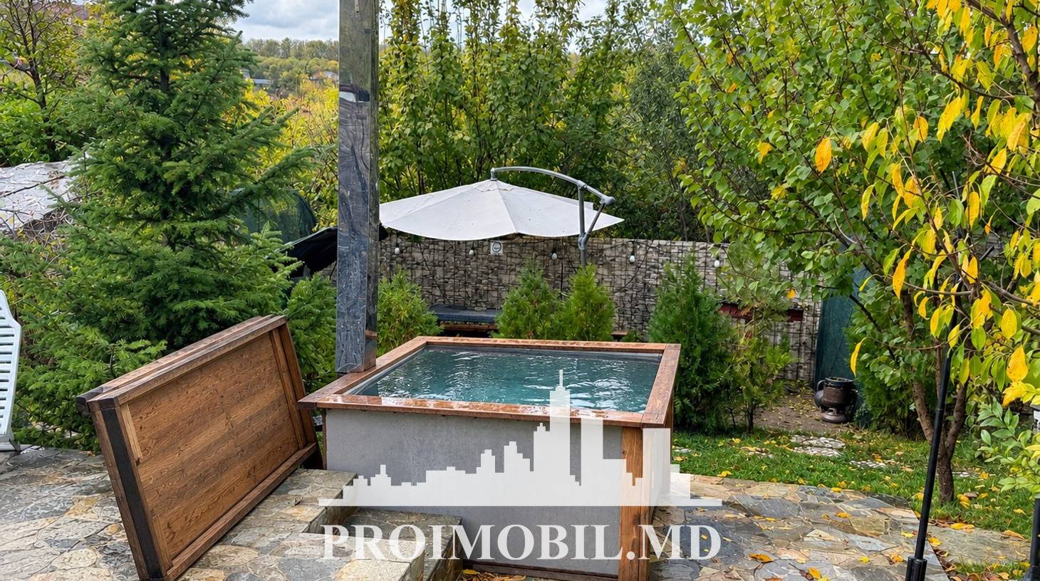 https://images.proimobil.md/PIdT_u6OacVNqSqiPoHytnuO1TQOvnbvfj-NzxRtuYQ/watermark:0.75:so:0:30:0.39/resize:fill:1460:816:1/gravity:ce/bG9jYWw6Ly8vZXN0YXRlL2xyLzIzZmRmMzYyLTAxN2EtNDFmOS05Mzk5LTlmZTU1MjVlMzkwOC5qcGVn