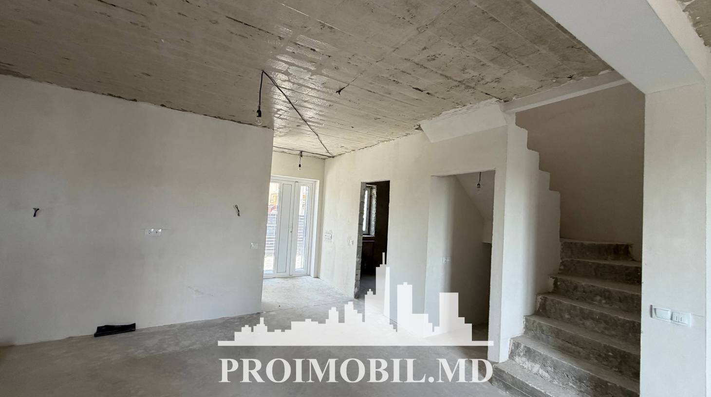 https://images.proimobil.md/PLfYnAx3sbXJsbreJnC7yzhuFhOiycM9lLo8hH-zdcs/watermark:0.75:so:0:30:0.39/resize:fill:1460:816:1/gravity:ce/bG9jYWw6Ly8vZXN0YXRlL2xyL2M5MjJjMzk0LTFhZDUtNGM5MC04ODE2LWJmZDczOGU1YWI3Yy5qcGVn